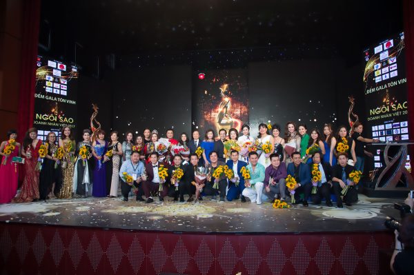 Đêm gala tôn vinh Ngôi Sao Doanh Nhân Việt 2017 diễn ra thành công tốt đẹp
