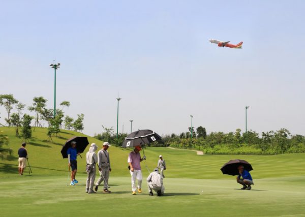 Bao giờ thu hồi sân golf để mở rộng sân bay Tân Sơn Nhất?