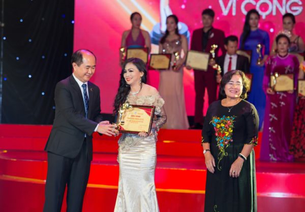 Diễn viên Vân Thanh – Vinh dự lọt Top 30 trái tim vàng vì cộng đồng năm 2018.