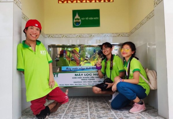 Chi hội Xanh yêu thương trao tặng dự án ‘Nước sạch và nhà vệ sinh học đường’ cho Bình Thuận