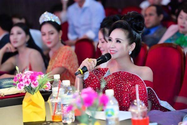 Nữ hoàng Hoa hồng Bùi Thanh Hương đã tạo nên một Queen Of Beauty World 2019 thành công như thế nào?