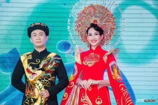 Áo dài Khôi Nguyễn – Tự hào tung bay tà áo dài Việt Nam trên đất nước Hàn Quốc