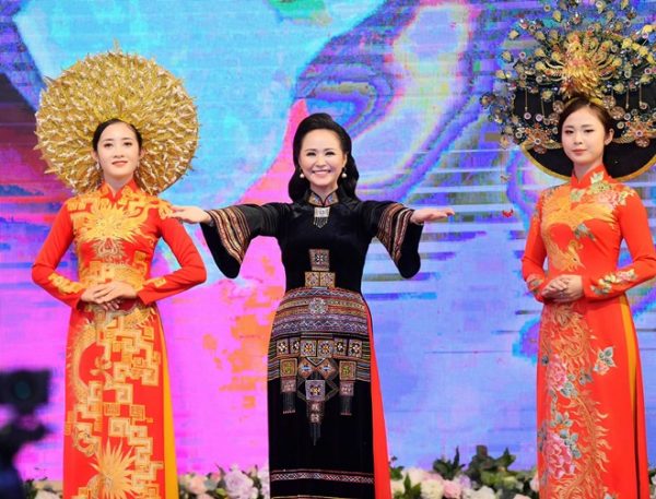 BST Vietnam’s mystery – Niềm kiêu hãnh của Hương Queen