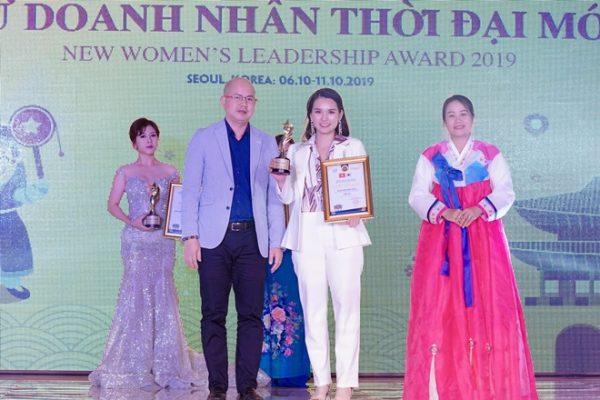 Doanh nhân Phạm Hà xuất sắc nhận giải thưởng Nữ doanh nhân thời đại mới 2019 tại Hàn Quốc