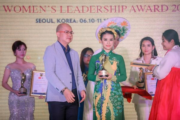 Nữ doanh nhân thời đại mới 2019 tại Hàn Quốc tôn vinh Doanh nhân Kim Yến