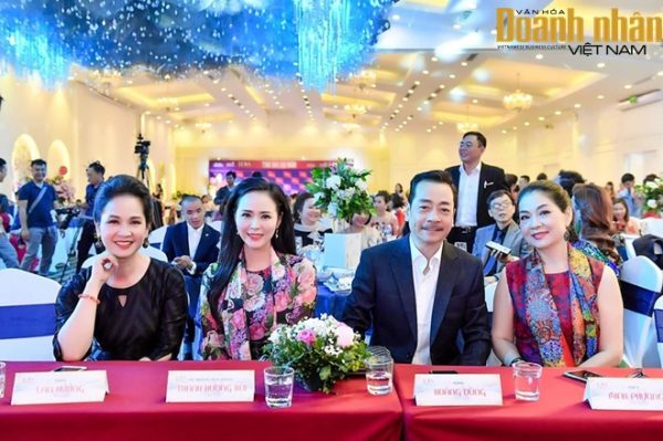 Nữ hoàng Hoa hồng Bùi Thanh Hương hội ngộ dàn nghệ sĩ nổi tiếng tại Sự kiện Tinh hoa đại ngàn