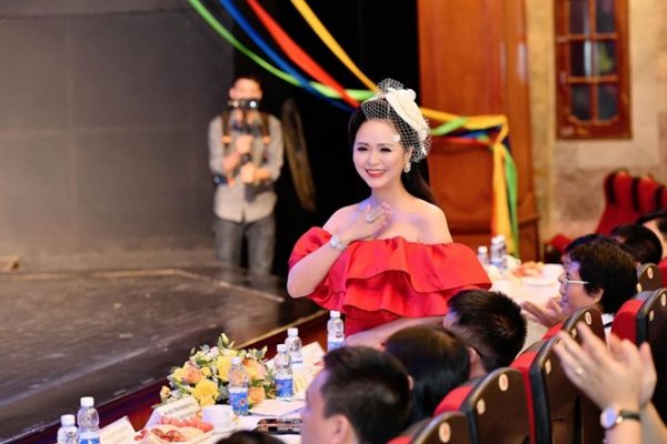 Nữ hoàng Hoa hồng Bùi Thanh Hương – Trưởng ban giám khảo xinh đẹp, quyền lực của Nét đẹp Thanh lịch GPBanker