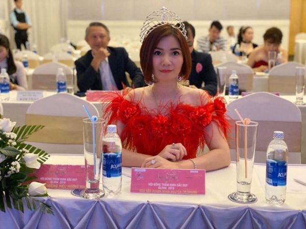 Hoa hậu Nhung Nguyễn – “Phù thuỷ” trong ngành chân mày phong thuỷ