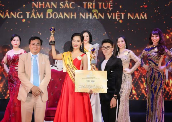 Hoa hậu Áo dài Doanh nhân Việt Nam qua ảnh 2020 – Doanh nhân Võ Thị Kim Ngân