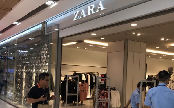 Phát hiện thêm Zara, Gucci… cũng dùng bản đồ có đường lưỡi bò