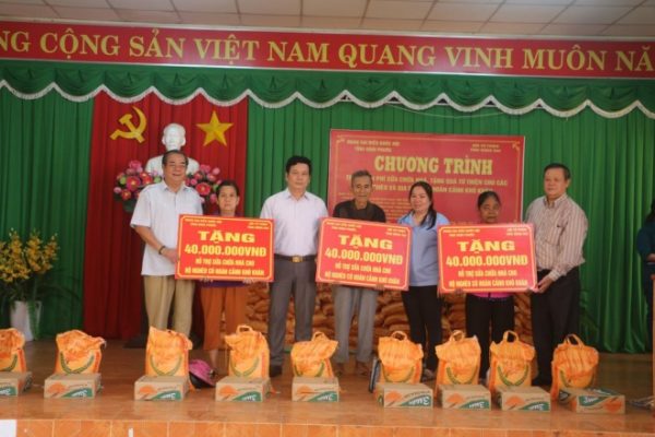 Đoàn đại biểu Quốc hội tỉnh Bình Phước: Nỗ lực xoa dịu thiệt thòi cho những cử tri nghèo