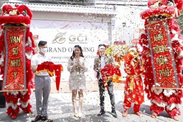 Hoa hậu Oanh Lê khai trương công ty về lĩnh vực bất động sản và dịch vụ di trú