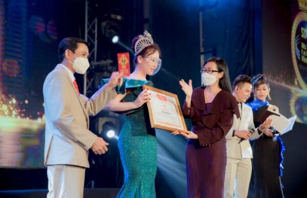 Chặng đường 1 năm nhìn lại của Hoa hậu doanh nhân Hữu Nghị Việt Trung Ruby Đào