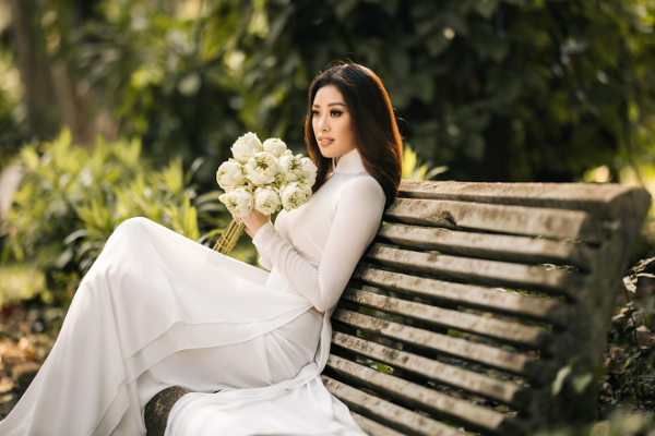 Hoa hậu Khánh Vân nhẹ nhàng bên áo dài trước thềm sơ khảo Hoa hậu Hoàn vũ Việt Nam 2022