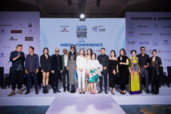 Thời trang cao cấp Jang HaNa có mặt tại Aquafina Vietnam International Fashion Week 2022