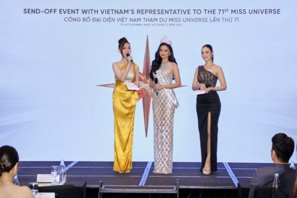 Hoa hậu Ngọc Châu nhận sash chính thức đại diện Việt Nam tham dự Miss Universe 2022
