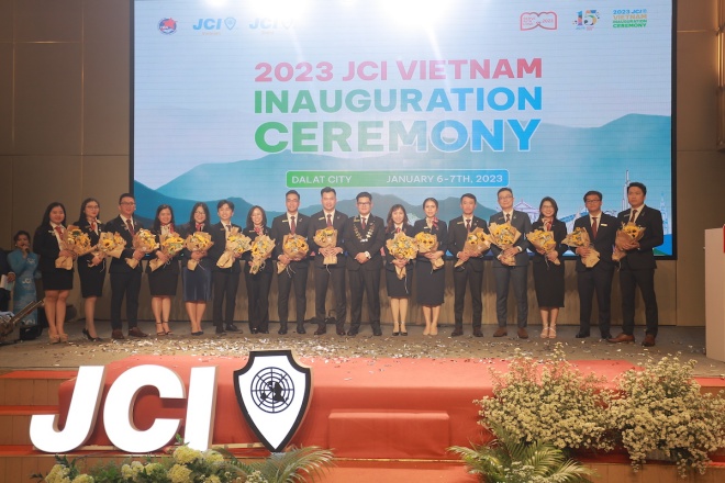 6. Giới thiệu và ra mắt thành viên Ban điều Hành JCI Việt Nam 2023 02