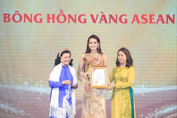 Hoa hậu quý bà Bích Hạnh vinh dự nhận đề cử giải thưởng Bông hồng Vàng Asean 2023