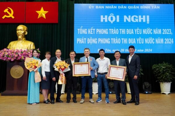 Công ty Qui Phúc và TGĐ Nguyễn Thanh Hải vinh dự nhận Huân chương Lao động hạng Ba