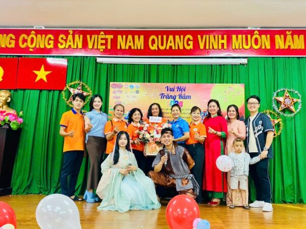 Trung thu ấm áp: Bệnh viện Lê Văn Việt tổ chức vui chơi cho các bé