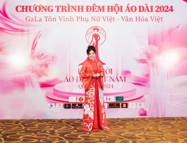 Hoa hậu Nhung Nguyễn – Vẻ đẹp duyên dáng và tỏa sáng tại Đêm hội Áo dài