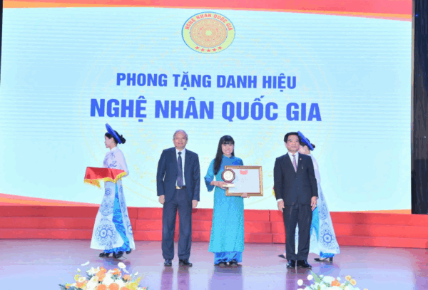 Nghệ nhân Chu Thị Kim Tuyến – từ gian bếp gia đình quân đội đến Nghệ Nhân Ẩm Thực Quốc Gia 2025