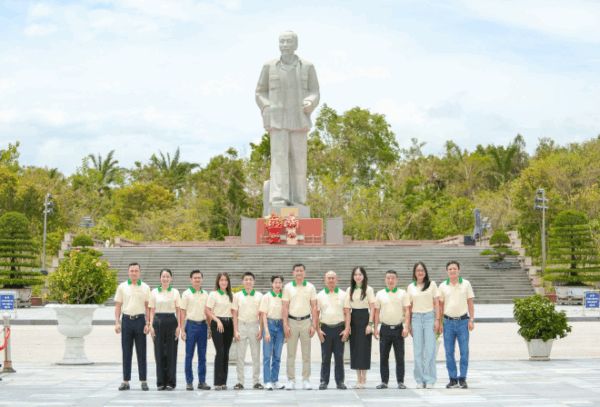 Quỹ Tấm lòng vàng SUNSHINE GLOBAL tri ân các Cựu chiến binh và Ekip làm phim ‘Mưa đỏ’