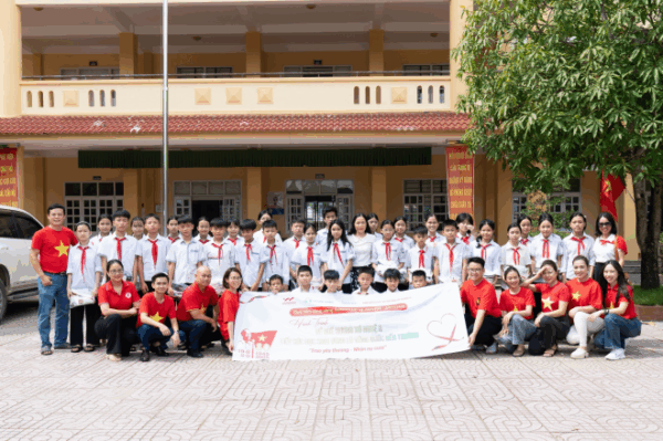 Quỹ tấm lòng vàng Sunshine: tiếp sức học sinh vùng lũ Nghệ An vững bước đến trường