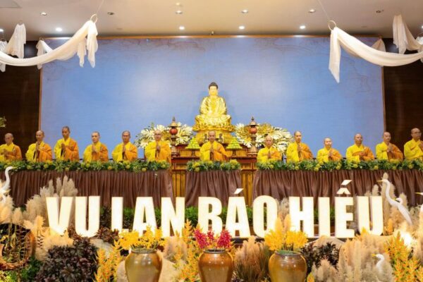 Bông Hồng Cài Áo 2025 – Nơi doanh nhân hội tụ, lan tỏa tinh thần hiếu nghĩa