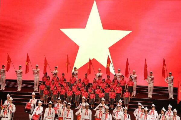 Hàng chục triệu người Việt cùng hát Quốc ca trong Lễ khai giảng năm học mới