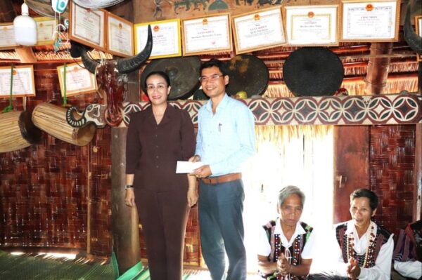 Phát triển du lịch gắn với bảo tồn văn hóa bản địa