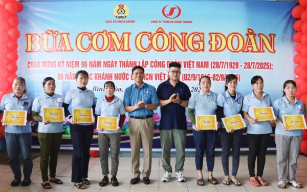 Chăm lo cho con đoàn viên, người lao động