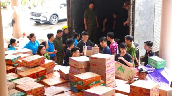 20 tấn hàng hóa cứu trợ từ Cần Thơ xuất phát ra tỉnh Thái Nguyên