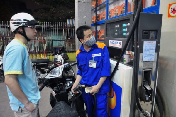 Giá xăng dầu đồng loạt tăng, có loại đắt thêm hơn 1.000 đồng/lít