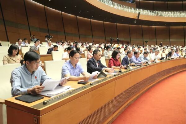 Xem xét hỗ trợ tài chính cho phụ nữ sinh đủ 2 con, đặc biệt là người sinh đủ 2 con trước 35 tuổi