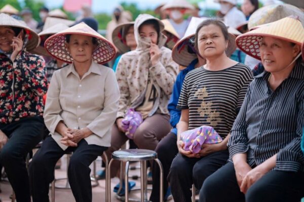 Khi yêu thương được trao đi – hy vọng lại được nhen lên