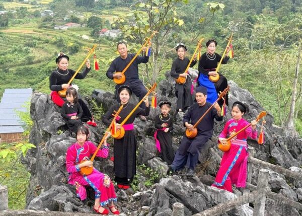 Yên Minh ra mắt Câu lạc bộ hát Then, đàn Tính