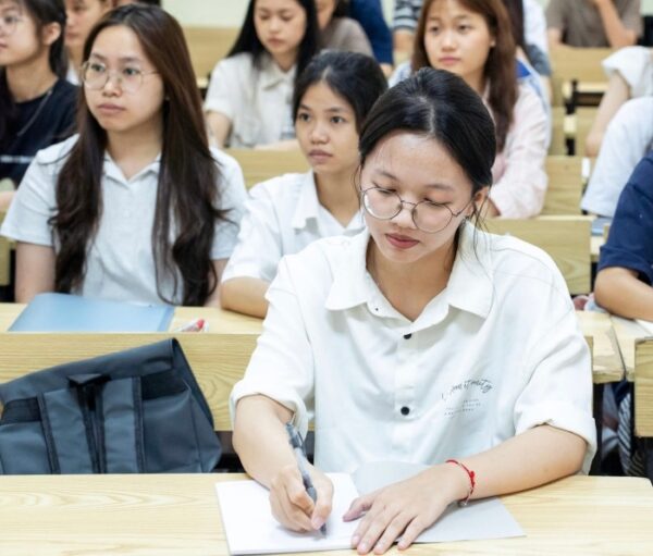 Bộ GD&ĐT công bố kế hoạch tuyển sinh ĐH,CĐ năm 2026 với nhiều điểm mới