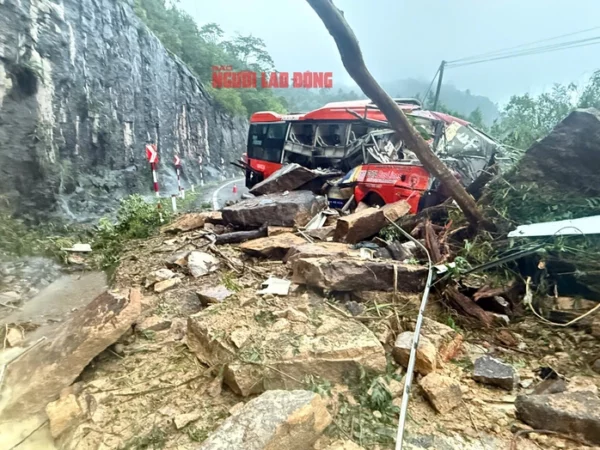 Vụ sạt lở đèo làm 6 người chết, 19 người bị thương: Thủ tướng chỉ đạo khẩn trương cứu hộ, cứu nạn