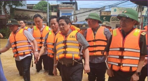 Thủ tướng tới Thái Nguyên thăm hỏi người dân, chỉ đạo khắc phục hậu quả mưa lũ