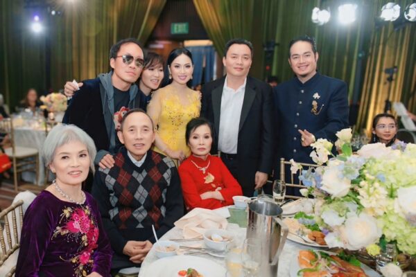 ‘Nữ ca sĩ tỉ phú’ Hà Phương ăn mừng con gái được tuyển thẳng vào trường top đầu tại Mỹ bằng cách vô cùng đặc biệt