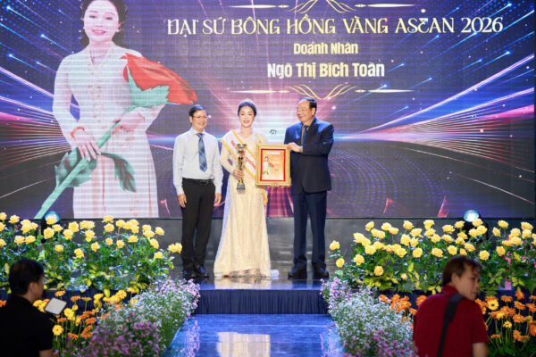 DOANH NHÂN NGÔ THỊ BÍCH TOÀN – ĐẠI SỨ BÔNG HỒNG VÀNG ASEAN: HÀNH TRÌNH LAN TỎA YÊU THƯƠNG TỪ TRÁI TIM NHÂN ÁI