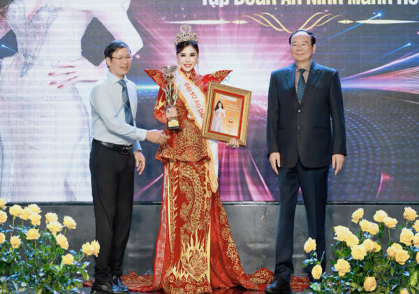Doanh nhân Nguyễn Phong Lan: “Đóa hồng” bản lĩnh và hành trình lan tỏa hồn Việt qua tà Áo dài