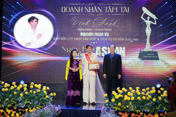 Nghệ nhân Nguyễn Hoàn Vũ khẳng định bản lĩnh, chinh phục danh hiệu “Doanh Nhân Tâm Tài” bằng tâm huyết và giá trị nhân văn