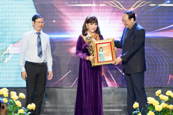 DOANH NHÂN DIỆP HẠ: ĐẠI SỨ NHÂN ÁI LAN TỎA GIÁ TRỊ YÊU THƯƠNG