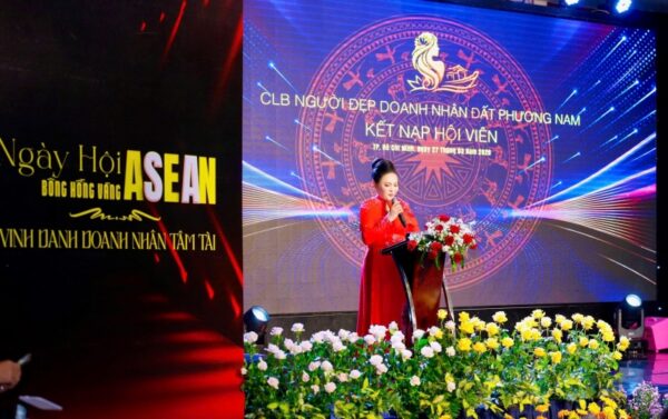 Nghệ sĩ Ôn Bích Hằng đảm nhận vai trò Chủ tịch CLB Doanh nhân Đất Phương Nam