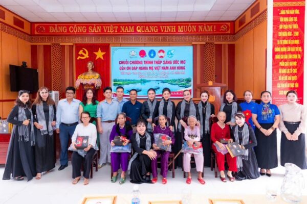 Hành Trình “Thắp Sáng Ước Mơ”: Lan Tỏa Nghĩa Tình Từ Những Viên Ngọc Trai Biển Đảo